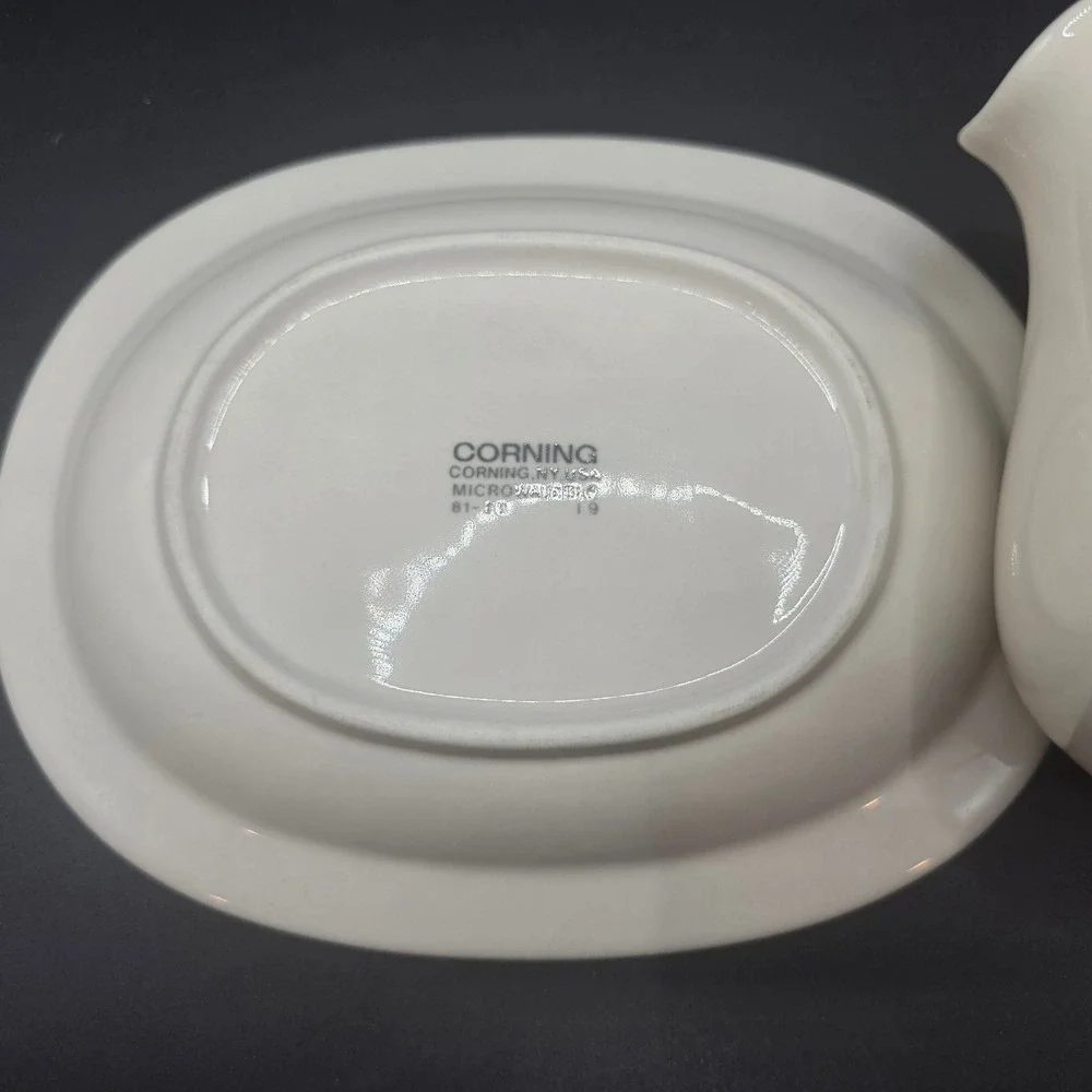 Corning White Gravy Boat with Underplate Set Microwave Safe 81-TY L9 Soft‎ White